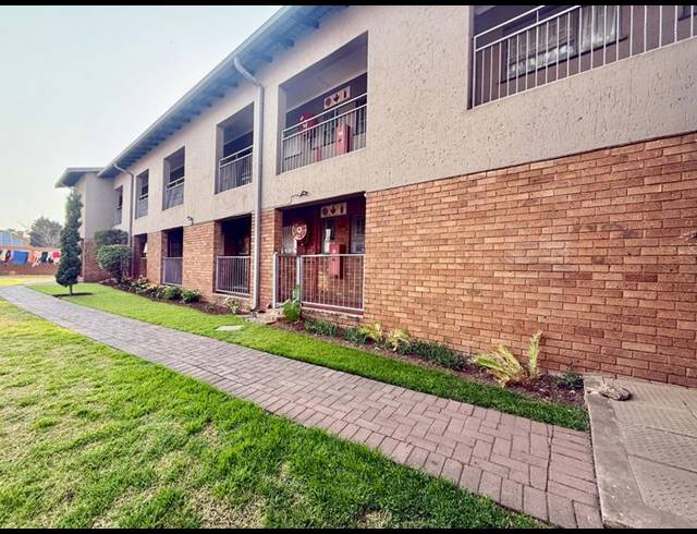 2 BEDROOM APARTMENT FOR SALE IN VANDERBIJLPARK CE 3
